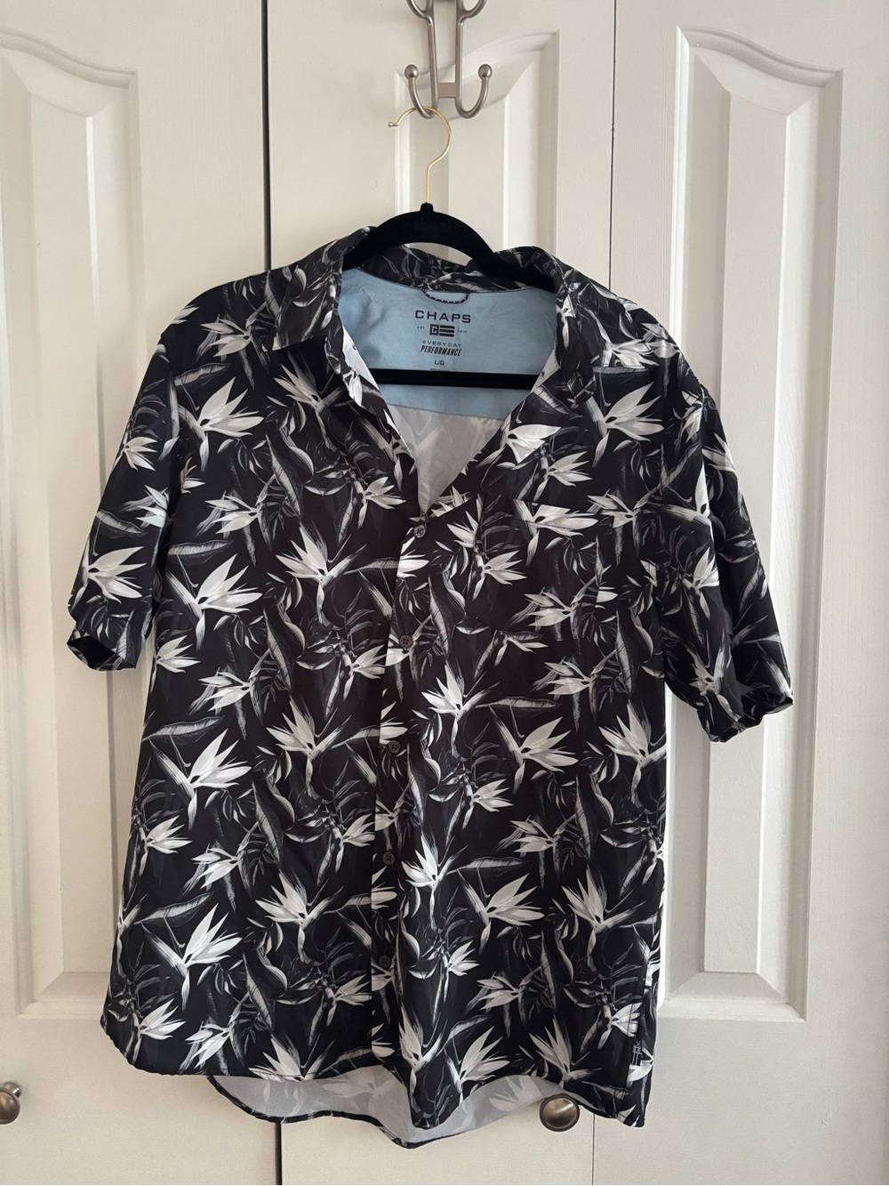 Golfing shirt- Men's Black & White Tropical Print Short-Sleeve Shirt